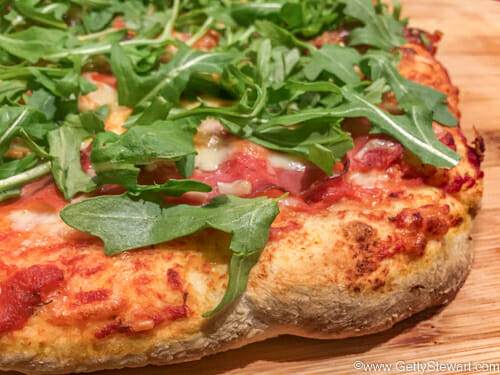 arugula pizza crust