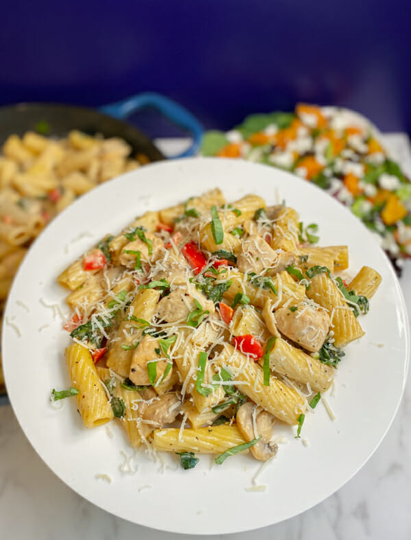 Creamy Chicken, Mushroom and Spinach Pasta - Quick and Easy ...