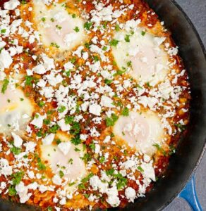 shakshuka in pan